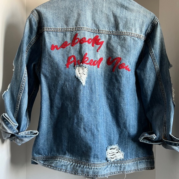 Hidden floral embroidered jean jacket S - Picture 3 of 4
